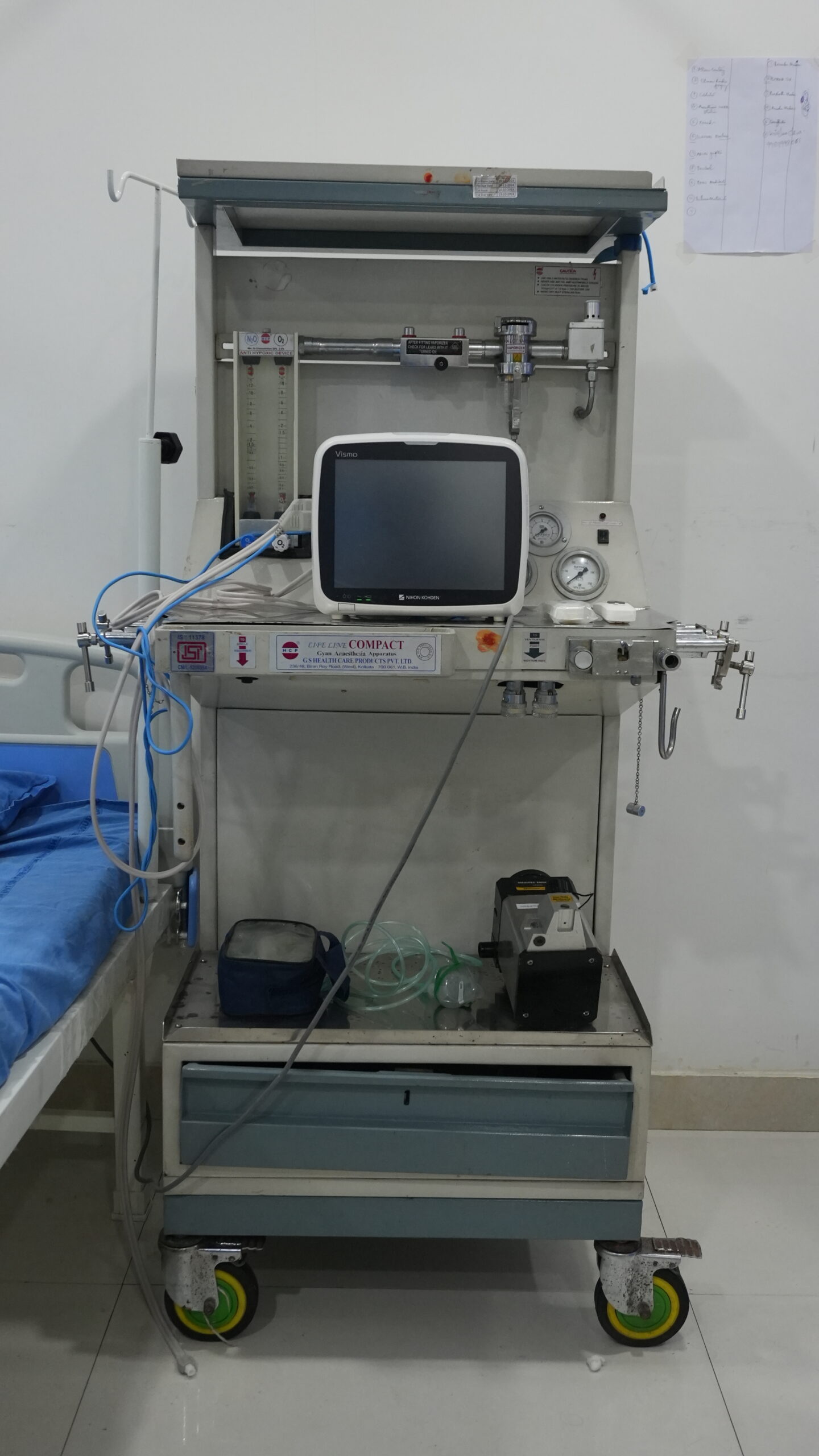 Anaesthesia workstation with patient monitor