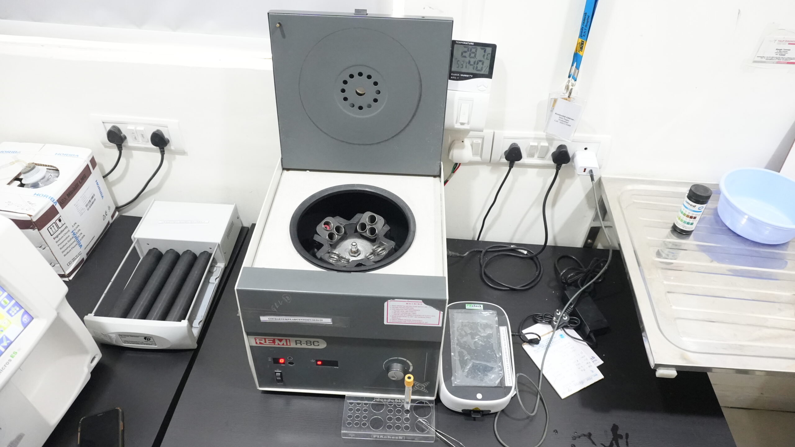 Laboratory centrifuge machine